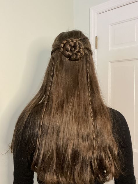 Game Of Thrones Hair Sansa, Easy Renisance Hair, Game Of Thrones Hair Styles, Sansa Hairstyles, Game Of Thrones Inspired Hair, Sansa Stark Hairstyle, Sansa Stark Outfits, Hairstyles Game Of Thrones, Got Hairstyles