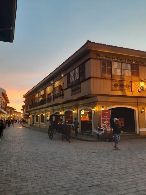 Vigan City Aesthetic, Vigan Philippines Aesthetic, Vigan City Philippines, Philippines Restaurant, Vigan Philippines, Vigan City, Philippine Architecture, Philippines Cities, Vigan