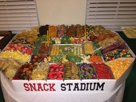 Stadium Charcuterie Board, Football Snack Stadium, Snack Stadium Diy, Superbowl Party Food Ideas, Super Bowl Snack Stadium, Super Bowl Party Food Ideas, Fruit Boards, Super Bowl Party Snacks, Football Things