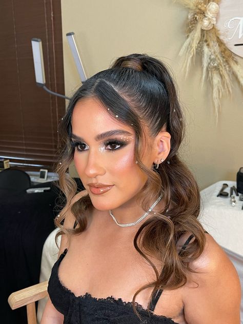 Full glam makeup and hair Full Glam Hairstyles, Glitz And Glam Makeup, Sleek Prom Hair, Prom Hairdos, Prom Hairstyle Ideas, Hairstyle Guide, 40 Aesthetic, Updo Ideas, Prom Hairstyle