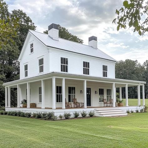 Old Country Farmhouse Exterior, White Farmhouse Black Trim, White House’s, White Lap Siding Exterior, Huge White Farmhouse, Old White Farmhouse Exterior, Old Fashion Farmhouse, White Old Farmhouse Exterior, White Brick Farmhouse Exterior