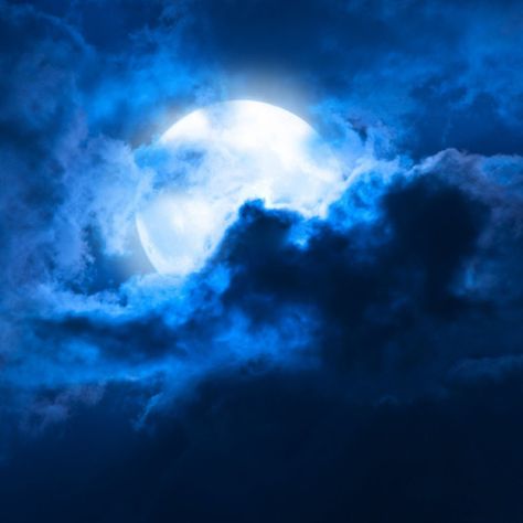 Super Full Moon Jan 1 2018 Drawing Down The Moon, Moon Meaning, Wallpaper Moon, Night Clouds, Background 4k, Classic Jazz, Moon Clouds, Velvet Wallpaper, Moon Witch