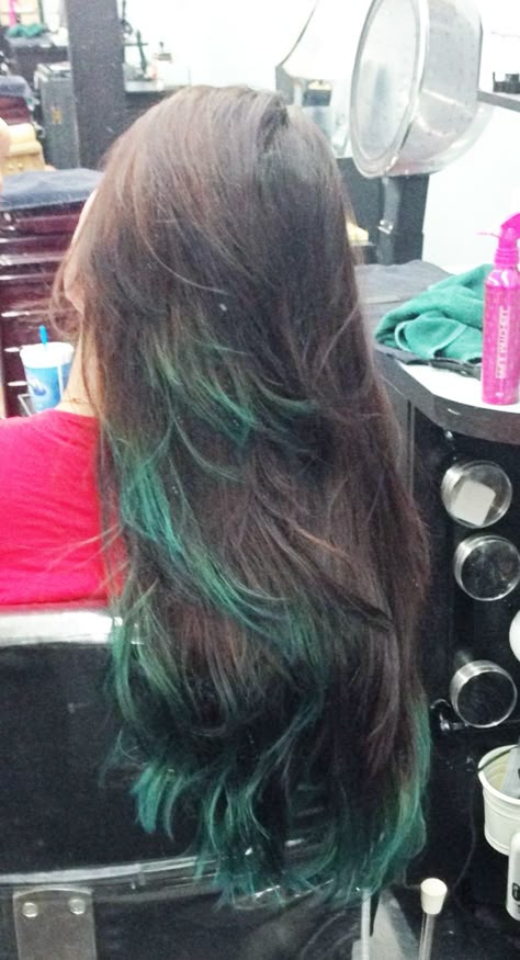 Aqua Green Hair Color, Brown Hair Teal Tips, Mermaid Highlights Brunette, Unnatural Hair Color Ideas For Brunettes, Teal Brown Hair, Layered Hair With Dyed Ends, Discreet Hair Dye Ideas, Layers With Dyed Tips, Black And Aqua Hair