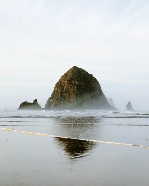 Cannon Beach 🤍 The hype is justified. This quaint Oregon beach town is easy to fall in love with. Canon Beach Oregon Photography, Cannon Beach Oregon Photography, Canon Beach Oregon, Dreamy Destinations, Canon Beach, Oregon Beach, Mama Earth, Haystack Rock, Oregon Beaches