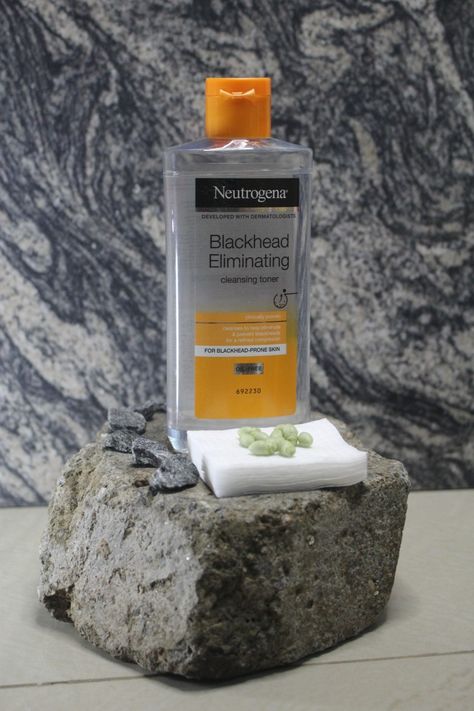 Blackhead eliminating cleansing toner. Neutrogena Toner, Skin Facts, Products Photography, Beauty Products Photography, Back Pain Exercises, Flat Lay Photography, Oils For Skin, Blackheads, Face Wash