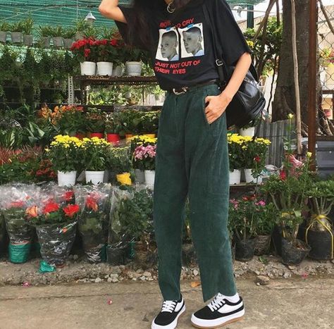 pinterest // arlyeee Dark Green Pants, Indie Outfits, Green Pants, Mode Inspo, First Name, Outfit Goals, Mode Vintage, Audrey Hepburn, Looks Vintage