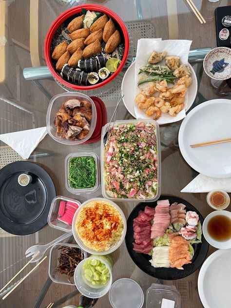 Japanese Feast, Japanese New Year, 2024 Vision, Japanese Food, Cobb Salad, Vision Board, Salad, Japan, Drinks