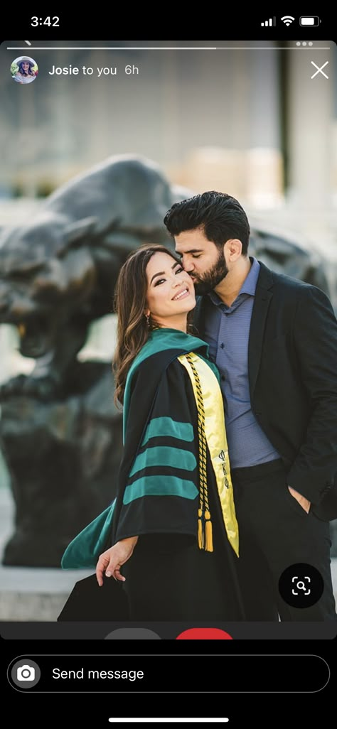 Grad Pic Poses With Family, Idea Graduation Photo, Graduation Picture With Husband, Graduation Photography Poses With Family, Master Graduation Photoshoot, Convocation Couple Photography, Graduation Photoshoot With Husband, Couple Poses For Graduation, Nsu Graduation Pictures