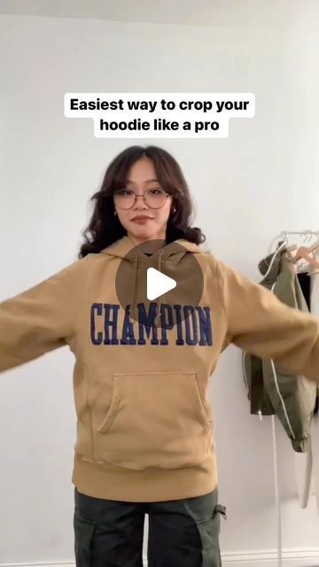 American Style on Instagram: "Easiest way to crop your hoodie like a pro 🪡✂️ by @hangtw 

1. Cut right above the pocket
2. Cut out the rib part and bulky fabric
3. Lay the ribbed hem on top of the hoodie, front sides facing each other
4. Sew the bottom together using overlock stitch
5. Flip in the ribbed hem so stitch doesn’t show

And you’re done ✔️ #americanstyle #ootd #style #fashion #onlineshopping #falllook #fallfashion #falloutfit #outfit #outfits #looks #falloutfits #falllooks #autumnlook #autumnfashion #autumnoutfit #autumnoutfits #autumnlooks #diy ❤️ #asaqueen" How To Crop A Hoodie, Crop Top Hoodie Outfit, Hoodie Crop Top, Overlock Stitch, Crop Top Hoodie, Ootd Style, Hoodie Outfit, Autumn Outfit, Fall Looks