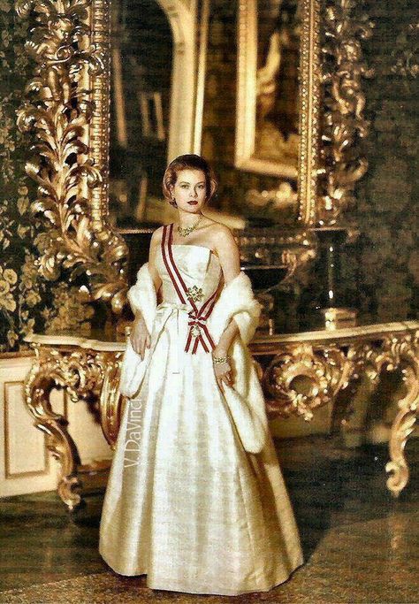 Princess Grace of Monaco Prins Albert, Princess Grace Of Monaco, Grace Of Monaco, Grace Kelly Style, Princesa Real, Princess Grace Kelly, Monaco Royal Family, Princess Caroline Of Monaco, Princess Caroline