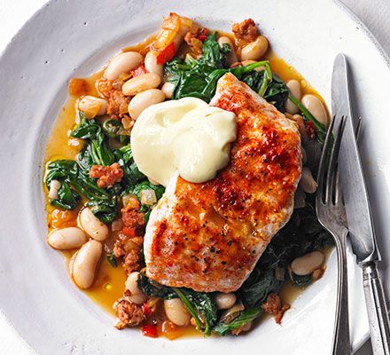 Grill white fish fillets and serve on top of chorizo, cannellini beans and spinach for a quick dinner that packs in 3 of your 5 a day Hake Recipes, Sauce Chorizo, Beans And Greens, Plats Healthy, Grilled Steak Recipes, Fish Dinner, White Fish, Cannellini Beans, Bbc Good Food Recipes