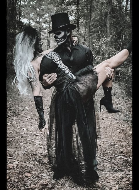 Scary Halloween Couple Photoshoot, Zombie Couples Costumes, Couples Halloween Shoot, Vampire Bride And Groom Costume, Skeleton Bride And Groom Costume, Creepy Couples Costumes, Spooky Bodiour Couple, Halloween Costume Poses, Dead Bride And Groom Halloween