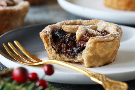 What Is Mincemeat? Homemade Mince Pies, Pastry Filling, English Dishes, Mince Pie Recipe, Minced Meat Recipe, Salted Caramel Cheesecake, Mince Pie, Air Fryer Recipe, Mince Recipes