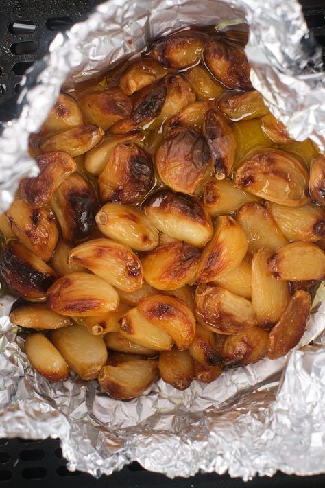 Roasted Garlic In Airfryer, Air Fry Roasted Garlic, Airfryer Roasted Garlic, Air Fryer Favorites, Roasted Garlic In The Air Fryer, How To Roast Garlic In Air Fryer, Air Fryer Garlic Confit, Air Fryer Roasted Garlic Cloves, Air Fryer Chick Peas Garlic Parmesan