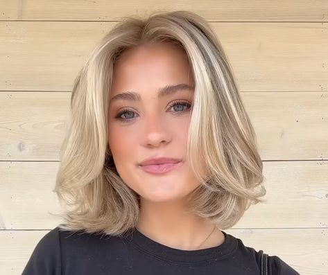 Bleached Shoulder Length Hair, Old Money Short Blonde Hair, Above Shoulder Length Hair Blonde, Bob Just Above Shoulders, Blonde Above Shoulder Length Hair, Charissa Thompson Hair, Lived In Short Blonde Hair, Collarbone Blonde Hair, Hair Styles For Oval Shape Women