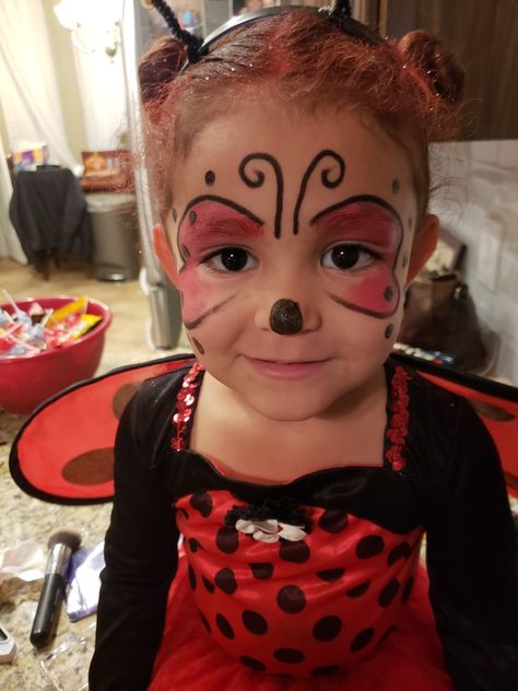 Lady Bug Makeup, Ladybug Makeup, Ladybug Face Paint, Bug Makeup, Easy Face Painting Designs, Halloween Makeup For Kids, Makeup Ideas For Halloween, Doll Face Paint, Ladybug Costume