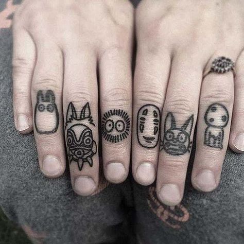 Miyazaki Tattoo, Tatuaje Studio Ghibli, Studio Ghibli Tattoo, Tiny Finger Tattoos, 10 Tattoo, Tattoo Diy, Spirit Tattoo, Ghibli Tattoo, Knuckle Tattoos