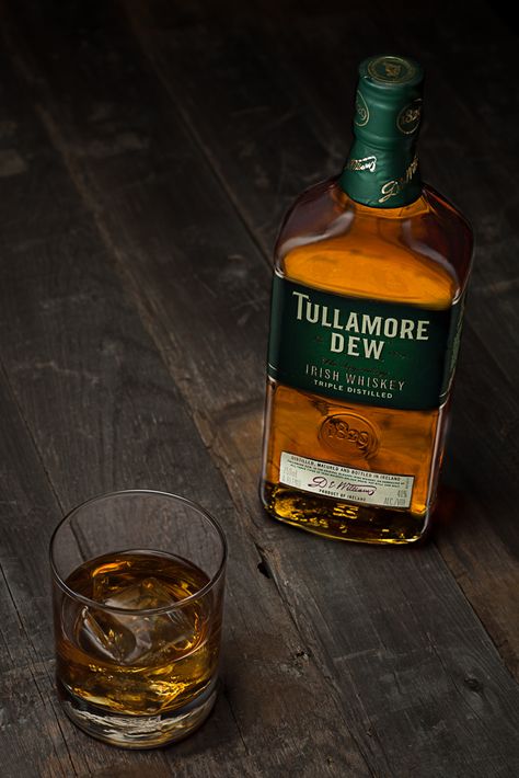 Tullamore Dew, Whisky Club, Whiskey Recipes, Brewery Design, Whisky Drinks, Whiskey Tasting, Dont Drink And Drive, Cigars And Whiskey, Whiskey Cocktails