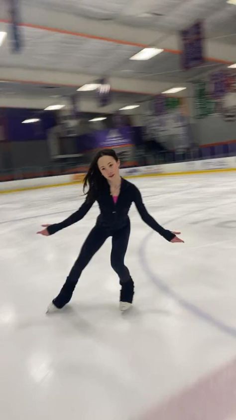 Figure Skater Aesthetic, Skater Core, Figure Skating Accessories, Ice Skate Blades, Ice Skating Videos, Winter Skating, Skating Quote, Outdoor Skating, Dance Motivation