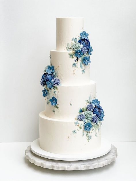 Blue Wedding Cake 2 Tier, Wedding Cakes And Cupcakes, White And Gold Wedding Cake, Bridal Cake, Fake Cakes, White Instagram, Light Pink Wedding, Wedding Cake Roses, White Roses Wedding