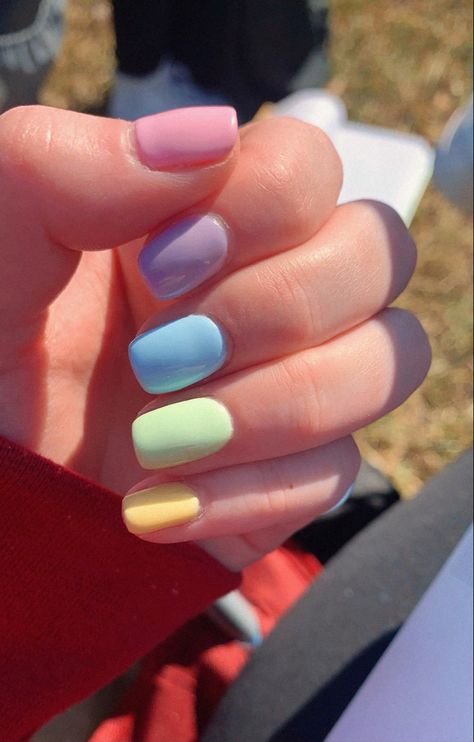 Short Nails Spring Colors, Spring Nails On Natural Nails, Short Nails For School Natural, Natural Nails Spring Colors, Short Nails Acrylic Spring, Spring Nails Different Colors, Spring Nails Natural Nail, Spring Nails Dnd, Short Natural Spring Nails