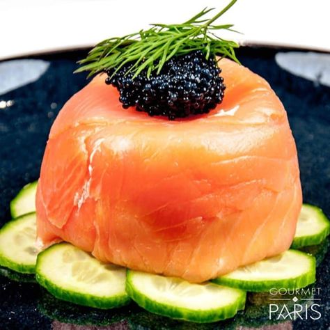 Smoked Salmon and Caviar Terrine Salmon Terrine Recipes, Smoked Salmon Terrine, Salmon Terrine, Guacamole Chicken, Smoked Salmon Appetizer, Terrine Recipe, Salmon Appetizer, Seafood Seasoning, Parchment Paper Baking