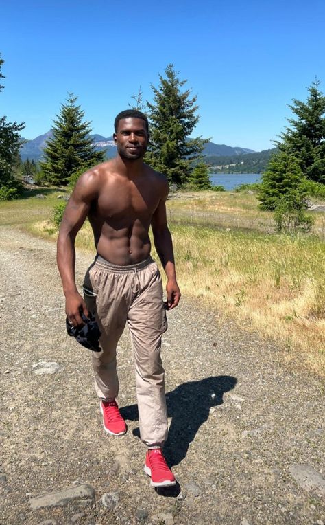 Muscular Guy, Broderick Hunter, Athletic Streetwear, James Wilson, Black Kings, Divine Masculine, Streetwear Inspiration, Black Chocolate, Black Men Street Fashion