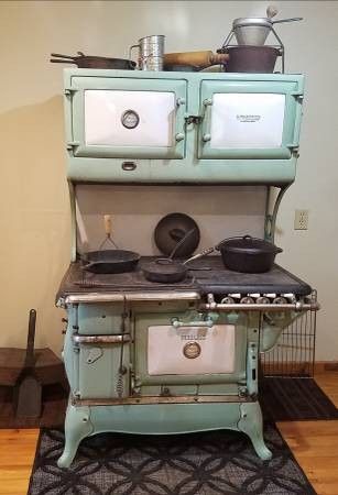 1930 KALAMAZOO, PEERLESS combination fully functional gas/wood/coal cook stove, oven and broiler. Will charm and heat a cottage, cabin or small home. Full of Vintage charm. This is the real deal, NOT a replica. Not missing any parts. Buyer will be delighted! 715-252-0047 Alter Herd, Antique Kitchen Stoves, Antique Wood Stove, Wood Burning Cook Stove, Stoves For Sale, Old Stove, Wood Stove Cooking, Vintage Stoves, Antique Stove