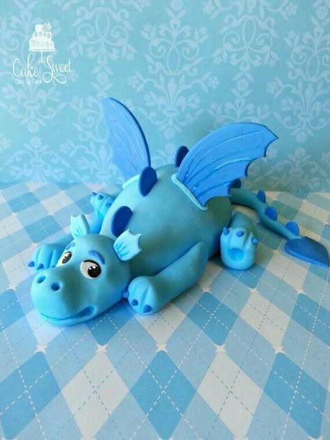 fondant dragon Fondant Dragon, Dragon Cake Topper, Dragon Cakes, Topper Fondant, Dragon Birthday Parties, Dino Cake, Dragon Cake, Cake Topper Tutorial, Fondant Animals