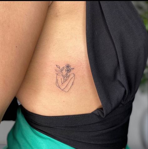 Women's Back Tattoos, Celebrity Tattoos Women, Above Elbow Tattoo, Daisy Tattoo Designs, The Best Tattoos, Self Love Tattoo, Daisy Tattoo, Elbow Tattoos, Petite Tattoos