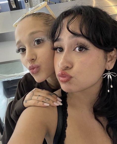 Ariana Grande with fans at the r.e.m beauty sweetner shoppe experience 🥹
29 • 08 • 2023

follow my Pinterest for more photos and videos of Ariana Grande +++ your fave idols , cinema , fashion and makeup , drag , vintage home decor for sale and more ✨✨✨ #fashion #aesthetic #fashionista #famous #loveyourself #singer #artist #thevoice #livemusic #therapy #concert #tour #arianagrande #yourstruly #myeverything #dangerouswoman #sweetener #positions #thankunext #swt #dwt #favourite #icon #celebrity #news #dreams #idol #tumblr #trending #followforfollow #f4f #wicked #victorious #catvallentine #makeup #rembeauty #maciana ♡

Eternal Sunshine era 🔆 Ariana Grande With Fans, New York 2023, Fashion And Makeup, R E M Beauty, Eternal Sunshine, M Beauty, Dangerous Woman, My Pinterest, Vintage Home Decor