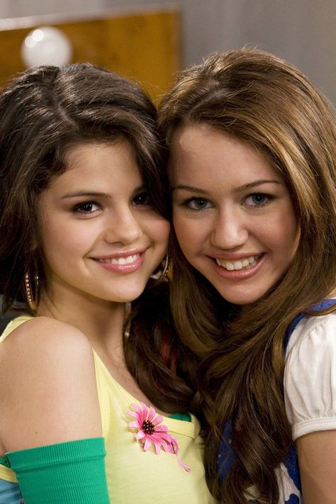 Selena Gomez Miley Cyrus, Selena Gomez Images, Miley Stewart, Old Disney Channel, Selena And Taylor, Alex Russo, Spy Kids, Selena G, Liam Hemsworth