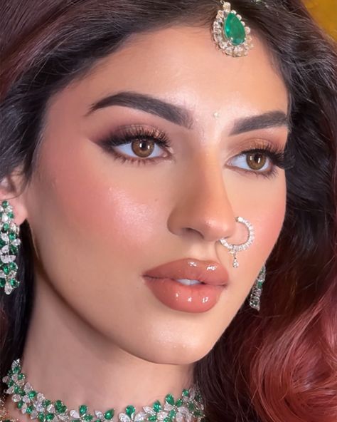 Cherry Deol (@makeupbycherryy) • Instagram photos and videos Makeup For Pakistani Wedding, Indian Wedding Makeup Simple, Soft Glam Makeup Indian Bride, Peach Makeup Look Indian, Wedding Indian Makeup, Desi Wedding Makeup Natural, Shadi Makeup Looks, Soft Indian Bridal Makeup, Desi Wedding Guest Makeup