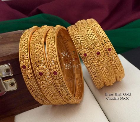 Gold Bangles Set Design Latest, Bangle Designs Latest, Gold Bangals Design Latest, Long Neckless, Antique Haram, Wedding Bangles, Delicate Gold Jewelry, Gold Bangles For Women, New Gold Jewellery Designs