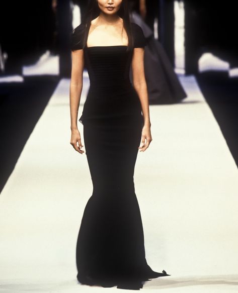 90s Runway Fashion, Runway Fashion Couture, Runway Outfits, Prom Dress Inspiration, Runway Dresses, Grad Dresses, Herve Leger, Glam Dresses, Fancy Outfits