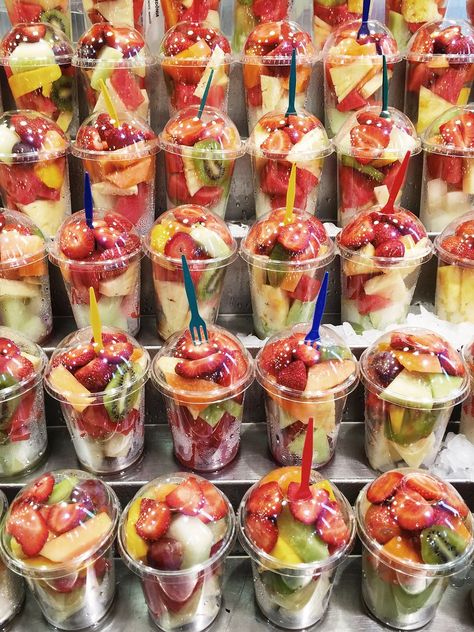 A Pair & A Spare | Barcelona Travel Guide Fruit Juice Ideas, Keto Fruits, Fruit And Veg Shop, Barcelona Travel Guide, Food Business Ideas, Decorações Com Comidas, Fruit Packaging, Smoothie Bar, Fruit Bar