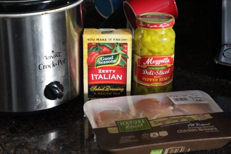 Chicken Pepperoncini, Pepperoncini Chicken, Italian Dressing Chicken, Italian Chicken Crockpot, Slow Cooker Italian, Italian Dressing Mix, Italian Deli, Keto Success, Pot Ideas