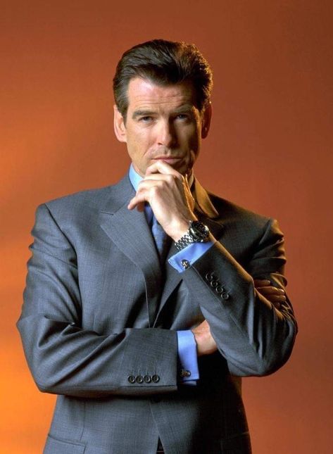 Brosnan Pierce, Pierce Brosnan 007, Pierce Bronson, Daniel Craig Style, Bond Suits, The World Is Not Enough, Bond Style, Bond Series, Business Portrait Photography