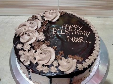 Happy Birthday Noor Fatima, Happy Birthday Noor Cake, Girly Cake Design, Happy Birthday Noor, 21st Birthday Wishes, Decorating Frosting, Hands Aesthetic, Cake Writing, Food Captions