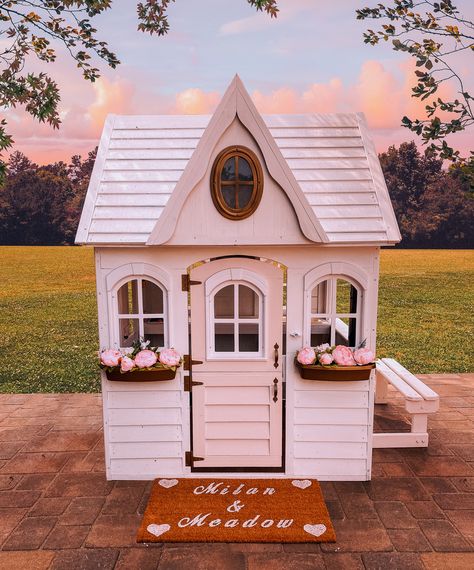 DIY Pink, White and Gold Playhouse + DIY Doormat - Stylish Petite Princess Playhouse Outdoor, White Playhouse, Playhouse Inspiration, Pink Playhouse, Daycare Playground, Playhouse Diy, Backyard Refresh, Playhouse Decor, Playhouse Makeover