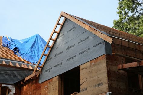 An Alternative Way to Install Roof Overhangs - Fine Homebuilding Overhang Roof Ideas, Roof Eaves, Roof Sheathing, Roof Edge, Roof Ideas, Roof Overhang, Standing Seam Metal Roof, Roof Extension, Window Trim Exterior