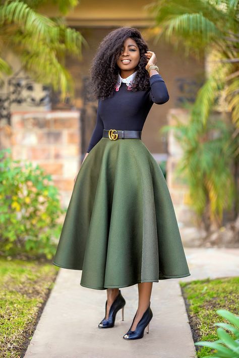 Long Flared Skirt Outfit, Tea Length Skirt Outfit, Modest Woman, Green Skirts, Modest Chic, Skirts Ideas, Estilo Kardashian, Ladies Skirts, Skirt Ideas