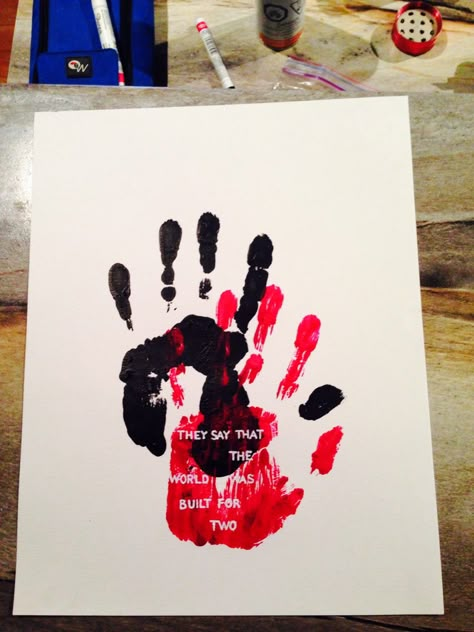 Couples Hand Prints Art Projects For Couples, Projects For Couples, Couples Art Project, Mains Couple, Handprint Painting, Cute Art Projects, Couples Canvas Painting, Couple Crafts, Mini Toile