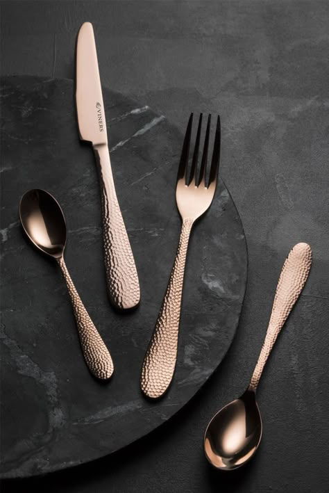 Cutlery Photography, Restaurant Cutlery, Start A Restaurant, Copper Cutlery, Kitchen Crockery, Black Utensils, Royal Kitchen, Starting A Restaurant, Rose Gold Kitchen