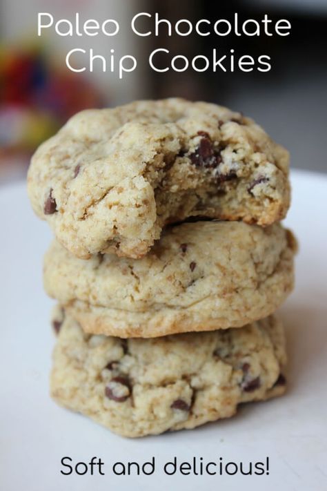 Paleo Chocolate Chip Cookies Recipe - Delicious soft, chewy paleo cookies made with almond flour Cookies Made With Almond Flour, Paleo Chocolate Chip Cookies, Paleo Cookies, Paleo Baking, Chocolate Chip Cookies Recipe, Soft Chocolate Chip Cookies, Paleo Sweets, Recetas Keto, Paleo Diet Recipes