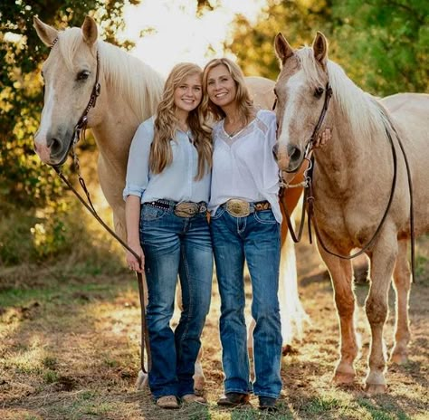 Equine Photography Poses, Horse Senior Pictures, Horse Photoshoot Ideas, Granbury Texas, Country Best Friends, Horse Photography Poses, Pictures With Horses, Trick Riding, Mother Daughter Photos