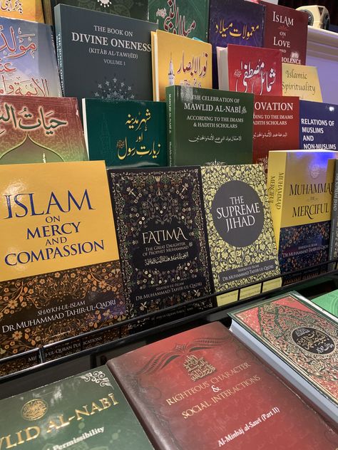 Books About Islam, Islamic Books In English, Best Islamic Books In Urdu, Best Islamic Books To Read, Islamic Books Aesthetic, Islamic Books To Read, Historic Books, Islamic Books Library, Islam Books