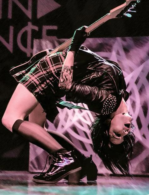 Lyn Z, Lindsey Way, Mindless Self Indulgence, I Want To Cry, The Embrace, Dynamic Poses, Cool Poses, Action Poses, Fashion Mistakes