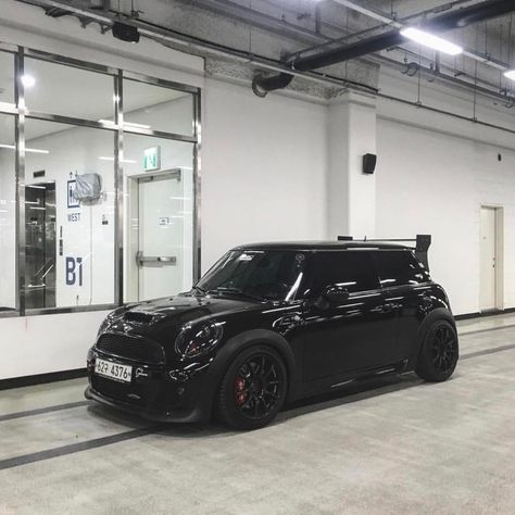 Mini Cooper Tuning, Black Mini Cooper, Mini Cooper Accessories, Mini Cooper Custom, Mini Cooper R56, Mini Copper, Mini Cooper Countryman, Cooper Countryman, Lovely Car