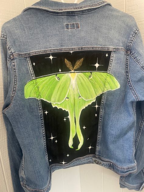 Jean Jacket Art Paint, Denim Art Painting, Painting Jean Jacket, Moth Jacket, Lunar Moth Art, Jacket Painting Ideas, Moth Outfit, Painted Jacket Ideas, State Fair Outfit Ideas